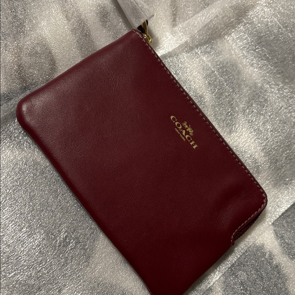 Corner Zip Wristlet